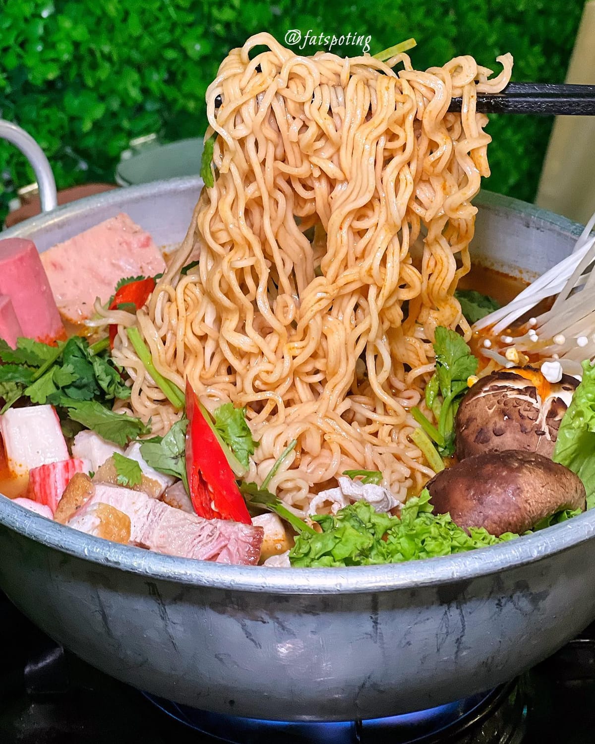 Let's Kinn — Trending MAMA Pot Thai Seafood