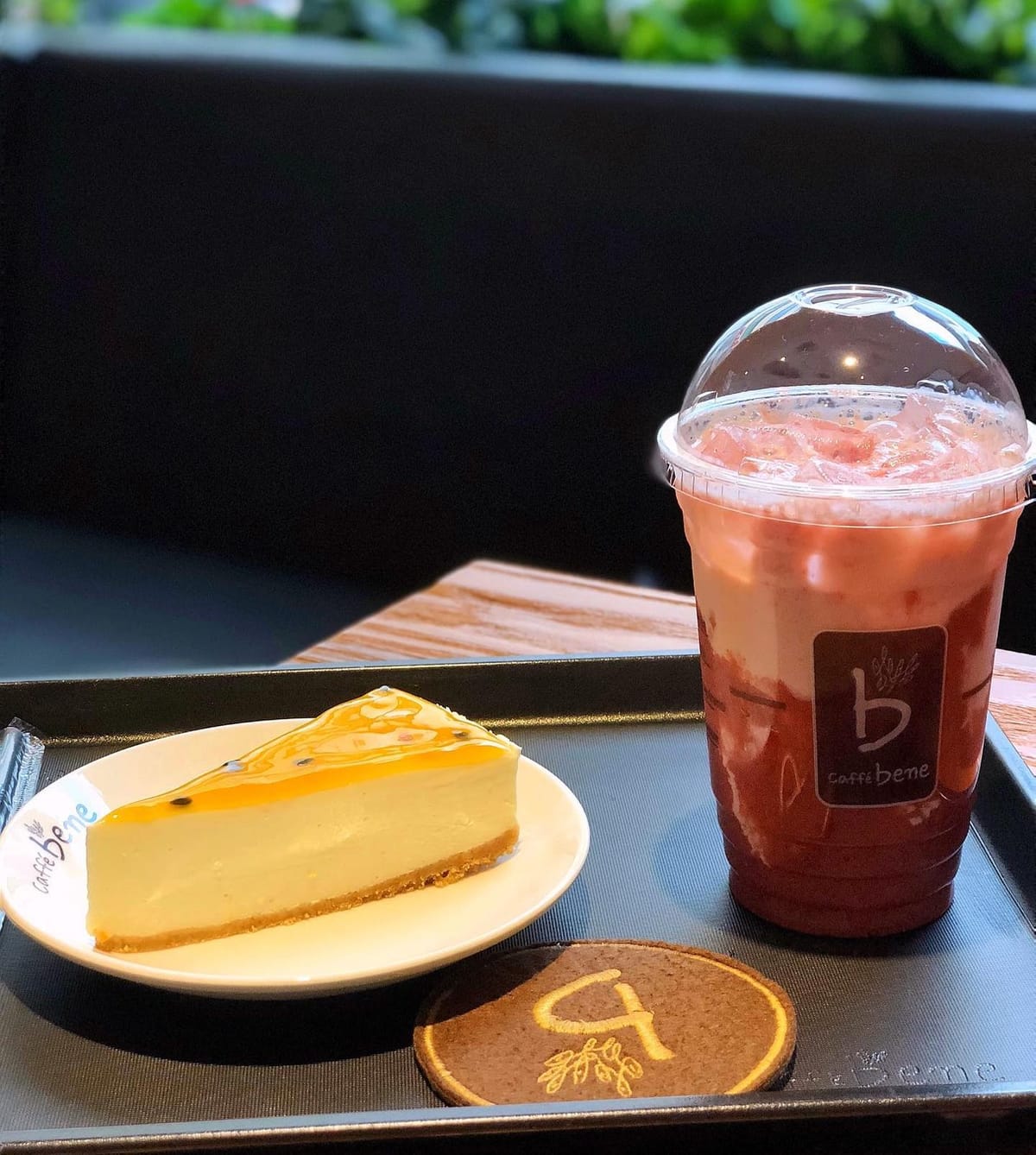 Passionfruit Cheesecake with Strawberry Juice 🍰