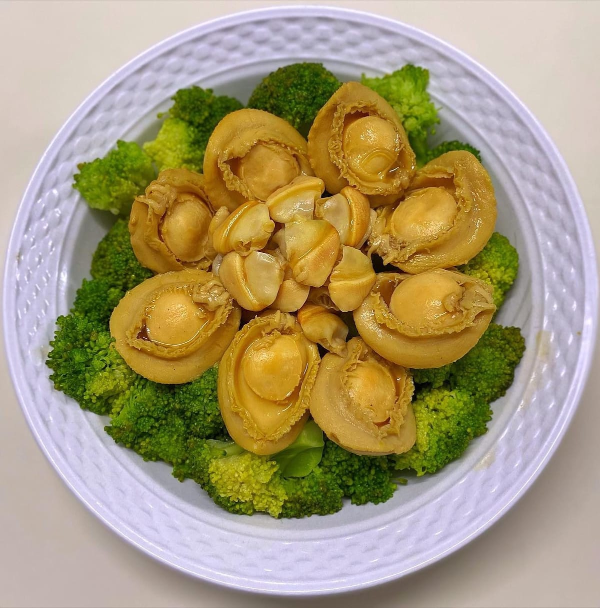 Newmoon — Broccoli with Abalone and Clams