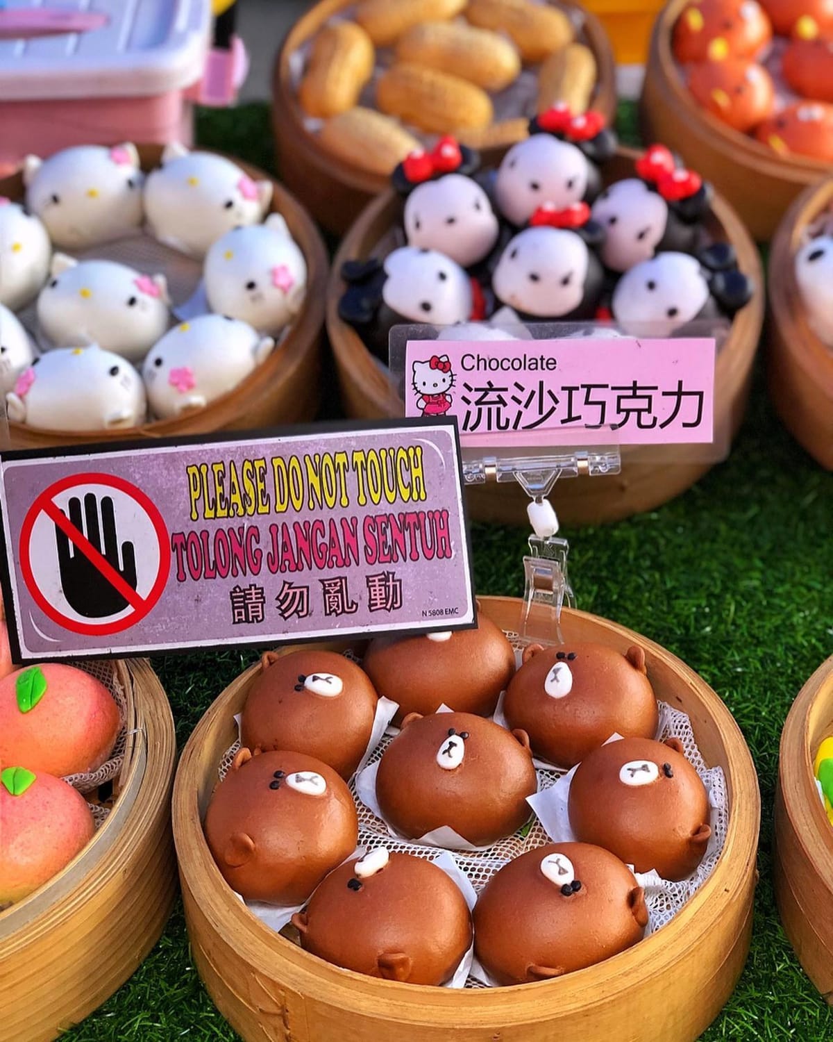 Caught this cute little buns at the night market😍🤤 The “mushroom”