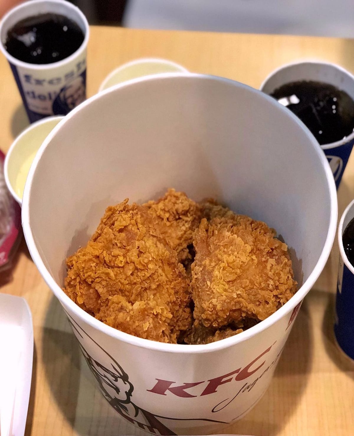 What’s better than to have a huge bucket of fried chicken for supper👅