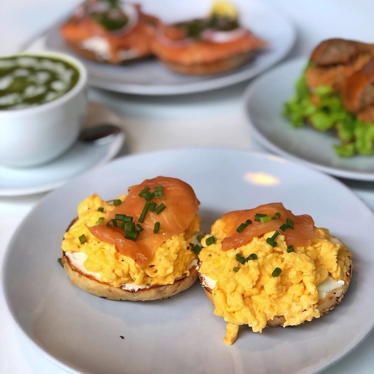 I could eat this mountain of scrambled eggs and salmon every day🤤