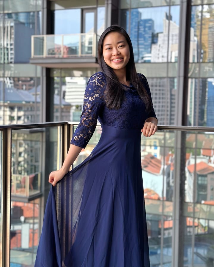 Fehaute — Radiating Elegance in a Stunning Blue Dress