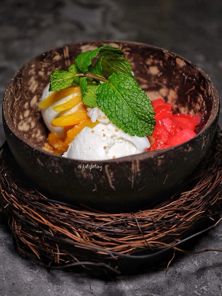 elemen's Santalicious Thematic Menu