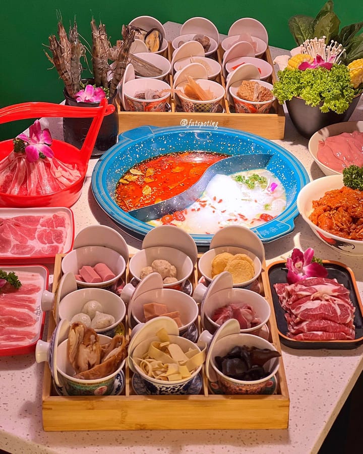 Dubbed as the Palace-Themed Hotpot Buffet, @haolaiwusg is a
