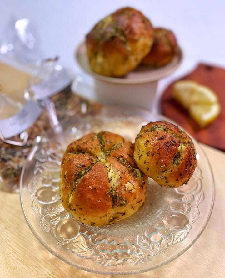 Cream Cheese Garlic Bun — Sweet-Savoury Bake