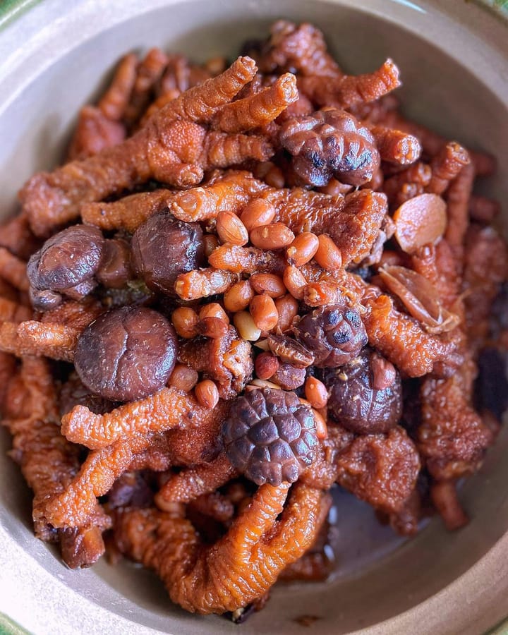 Braised Chicken Feet with Mushrooms