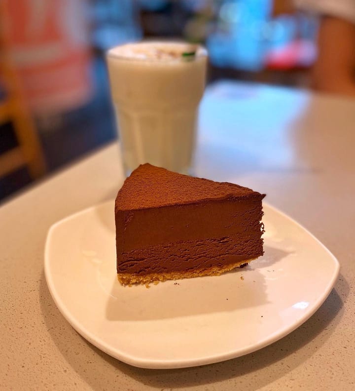 Eggless Chocolate Truffle Cake 🍫