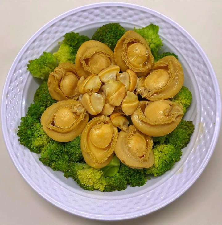 Newmoon — Broccoli with Abalone and Clams