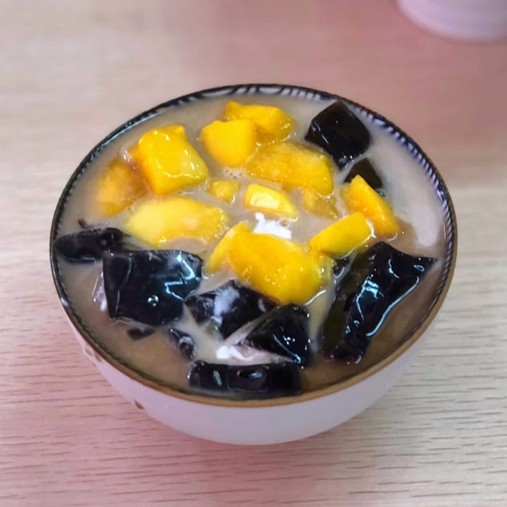 Grass Jelly with Mango 🥭