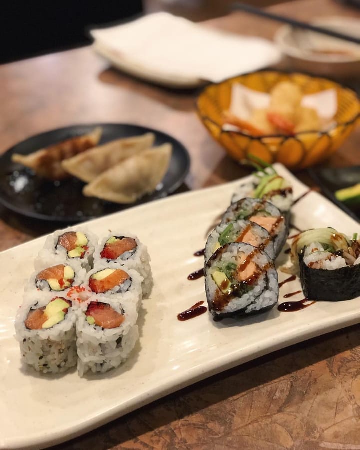 Life is simple and fresh like sushi 🍣😋 Do you prefer raw or cooked